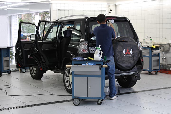 Instalações e equipamentos profissionais.